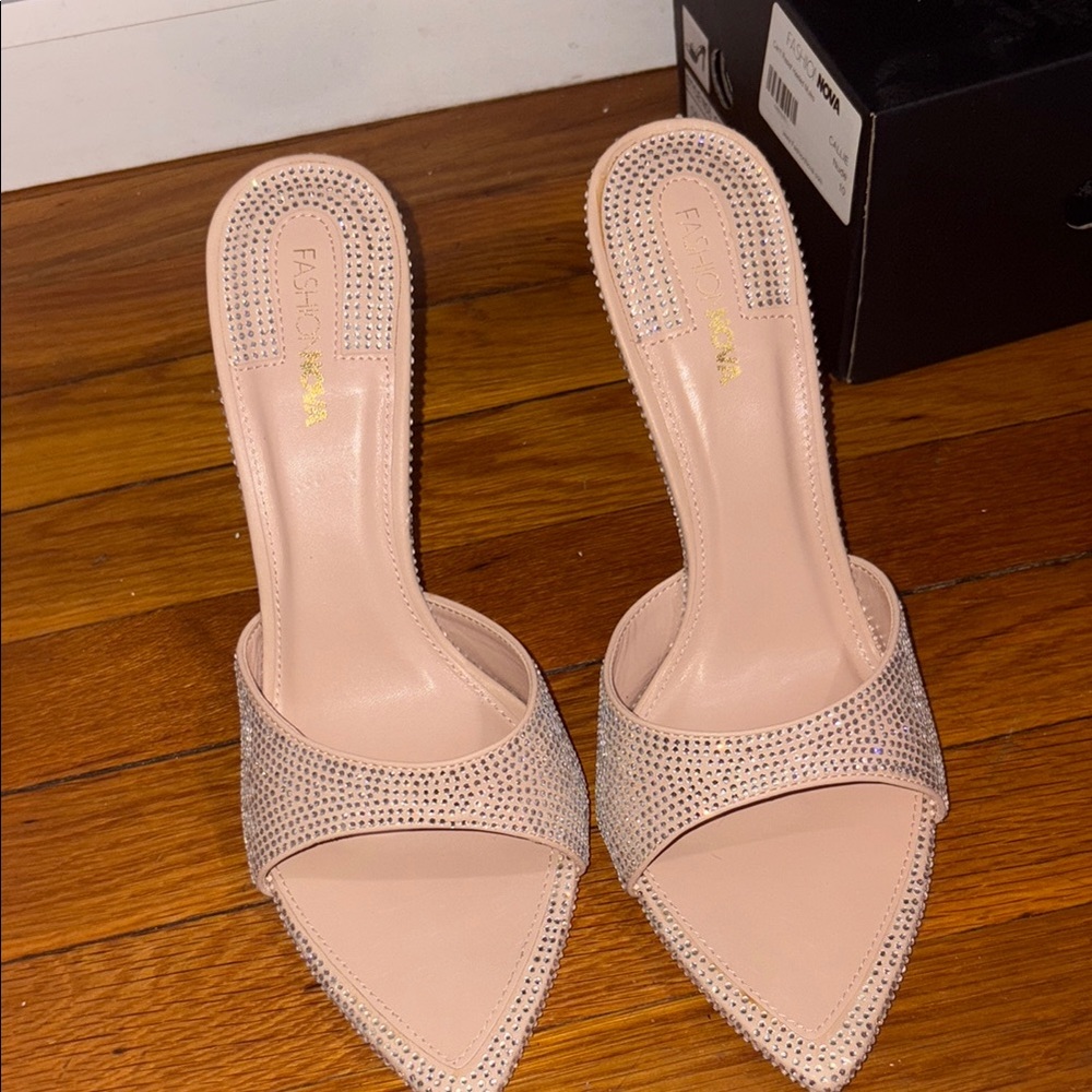 Fashion Nova Women's Cream Heeled Sandals